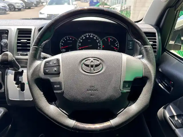 トヨタ ハイエース GL 宮城県 2018(平30)年 13.8万km ホワイトパールクリスタルシャイン ワンオーナー車/4WD/プリクラッシュセーフティ/レーンディパーチャーアラート/オートマチックハイビーム/社外フリップダウンモニター（TVM-FW1020）/社外ナビ（AVIC-RW801）/・CD/DVD/・Bluetooth/・フルセグTV/バックモニター/ETC/AC100V/100Wコンセント/シートカバー/左側パワースライドドア/バックドアイージークローザー/ウッドコンビステアリング/ステアリングスイッチ/MTモード付AT/LEDヘッドライト/フォグランプ/オートライト/スマートキー＆プッシュスタート/スペアキー1本/電動格納ミラー/フロアマット/ドアバイザー/Wエアバッグ/取扱説明書/保証書