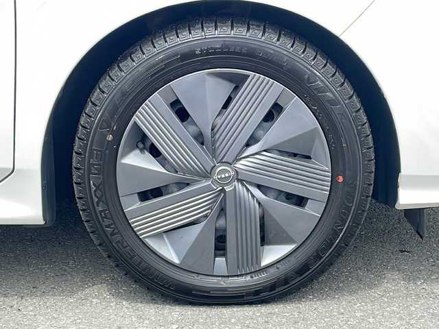 日産 ノート X FOUR 山形県 2022(令4)年 7.2万km ピュアホワイトパール 禁煙車/プロパイロット/ハンドル支援/デジタルルームミラー/・インテリジェントエマージェンシーブレーキ/・ふらつき警報/・前方衝突予測警報/・標識検知機能/・側方運転支援/・後側方衝突防止支援システム/・アラウンドビューモニター/・踏み間違い衝突防止アシスト/・後退時車両検知警報/・インテリジェント ルームミラー/・エマージェンシーストップシグナル/インテリジェントBSI/純正ナビ/BT.USB.AndoroidAuto.AppleCarPlay.HDMI/フルセグ/ビルトインETC2.0/ステアリングヒーター/シートヒーター/置くだけ充電/クリアランスソナー/電動パーキングブレーキ/オートホールド/プッシュスタート/スマートキー