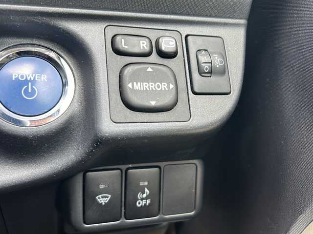 トヨタ アクア G 石川県 2013(平25)年 9.7万km ブラックマイカ 純正SDナビゲーション/【CD・DVD・SD・Bluetooth・フルセグTV】/型番：NSZT-W62G/バックカメラ/ステアリングリモコン/電動格納ミラー/プッシュスタート/・スマートキー/・スペアキー/ハロゲンライト/・オートライト/純正フロアマット/取扱説明書/保証書/記録簿
