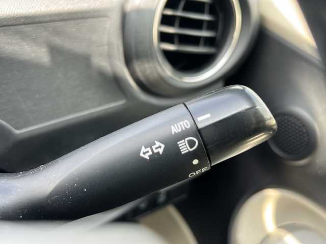 トヨタ アクア G 石川県 2013(平25)年 9.7万km ブラックマイカ 純正SDナビゲーション/【CD・DVD・SD・Bluetooth・フルセグTV】/型番：NSZT-W62G/バックカメラ/ステアリングリモコン/電動格納ミラー/プッシュスタート/・スマートキー/・スペアキー/ハロゲンライト/・オートライト/純正フロアマット/取扱説明書/保証書/記録簿