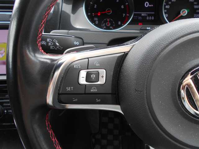 フォルクスワーゲン ゴルフ ＧＴＩ 栃木県 2016(平28)年 8.6万km ピュアホワイト 純正フルセグメモリナビ/プリクラッシュブレーキシステム/レーンキープアシストシステム/アダプティブクルーズコントロール/バックカメラ/パークディスタンスコントロール/オートブレーキホールド/電動パーキングブレーキ/社外18インチENKEIアルミホイール/プッシュスタート/ETC/アイドリングストップ/ステアリングリモコン/パドルシフト/純正フロアマット/ウィンカーミラー/電動格納ミラー