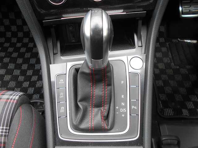 フォルクスワーゲン ゴルフ ＧＴＩ 栃木県 2016(平28)年 8.6万km ピュアホワイト 純正フルセグメモリナビ/プリクラッシュブレーキシステム/レーンキープアシストシステム/アダプティブクルーズコントロール/バックカメラ/パークディスタンスコントロール/オートブレーキホールド/電動パーキングブレーキ/社外18インチENKEIアルミホイール/プッシュスタート/ETC/アイドリングストップ/ステアリングリモコン/パドルシフト/純正フロアマット/ウィンカーミラー/電動格納ミラー