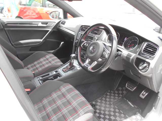 フォルクスワーゲン ゴルフ ＧＴＩ 栃木県 2016(平28)年 8.6万km ピュアホワイト 純正フルセグメモリナビ/プリクラッシュブレーキシステム/レーンキープアシストシステム/アダプティブクルーズコントロール/バックカメラ/パークディスタンスコントロール/オートブレーキホールド/電動パーキングブレーキ/社外18インチENKEIアルミホイール/プッシュスタート/ETC/アイドリングストップ/ステアリングリモコン/パドルシフト/純正フロアマット/ウィンカーミラー/電動格納ミラー