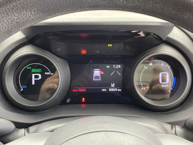 トヨタ ヤリス ハイブリッド G 愛知県 2020(令2)年 5.1万km ブラック/コーラルクリスタルシャイン 純正SDナビ/CD/DVD/Bluetooth接続/ワンセグTV/バックカメラ/AppleCarPlay/トヨタセーフティーセンス/・プリクラッシュセーフティ/・レーントレーシングアシスト/・レーダークルーズコントロール/・オートマチックハイビーム/・ロードサインアシスト/・発進遅れ警告機能/・プロアクティブドライビングアシスト/前後コーナーセンサー/オートライト/オートマチックハイビーム/ドアバイザー/純正LEDヘッドライト/純正ビルドインETC/純正15インチアルミホイール/純正フロアマット/横滑り防止装置