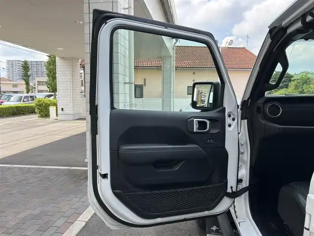 クライスラー・ジープ ラングラー アンリミテッド サハラ 群馬県 2020(令2)年 3.4万km ブライトホワイト 4WD/純正メモリナビ/ALPINE/バックカメラ/Bluetooth/フルセグテレビ/シートヒーター/ステアリングヒーター/アダプティブクルーズコントロール/横滑り防止装置/ETC2.0/JAOS製ステップ/JAOS製マッドカバー/JAOS製スキッドプレート/JAOS１７インチアルミホイール/JAOS BATTLEZリフトアップセット/JAOS BATTLEZ四本だしマフラー/保証書/取扱説明書