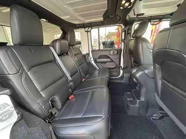 クライスラー・ジープ ラングラー アンリミテッド サハラ 群馬県 2020(令2)年 3.4万km ブライトホワイト 4WD/純正メモリナビ/ALPINE/バックカメラ/Bluetooth/フルセグテレビ/シートヒーター/ステアリングヒーター/アダプティブクルーズコントロール/横滑り防止装置/ETC2.0/JAOS製ステップ/JAOS製マッドカバー/JAOS製スキッドプレート/JAOS１７インチアルミホイール/JAOS BATTLEZリフトアップセット/JAOS BATTLEZ四本だしマフラー/保証書/取扱説明書