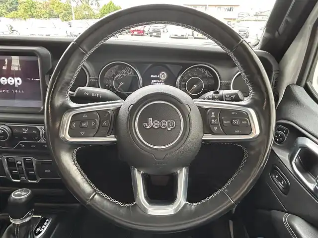 クライスラー・ジープ ラングラー アンリミテッド サハラ 群馬県 2020(令2)年 3.4万km ブライトホワイト 4WD/純正メモリナビ/ALPINE/バックカメラ/Bluetooth/フルセグテレビ/シートヒーター/ステアリングヒーター/アダプティブクルーズコントロール/横滑り防止装置/ETC2.0/JAOS製ステップ/JAOS製マッドカバー/JAOS製スキッドプレート/JAOS１７インチアルミホイール/JAOS BATTLEZリフトアップセット/JAOS BATTLEZ四本だしマフラー/保証書/取扱説明書