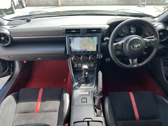 トヨタ ＧＲ８６ RZ 兵庫県 2022(令4)年 0.7万km クリスタルブラックシリカ ６MT/純正9インチナビ/(CD/BT/SD)/フルセグTV/バックカメラ/ETC/クルーズコントロール/前後ドライブレコーダー/前席シートヒーター/スマートキー/純正18インチアルミ