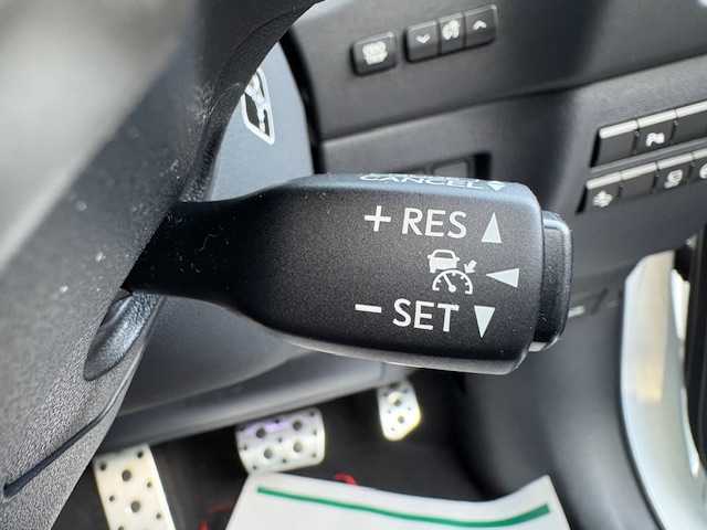 レクサス ＮＸ 200t Fスポーツ 大阪府 2016(平28)年 5.3万km ホワイトノーヴァガラスフレーク パノラマルーフ/純正ナビ/フルセグ/バック/左サイドカメラ/純正オプションエアロ(フロント/サイド)/純正オプションフェンダーアーチモール/純正オプションドアエッジプロテクター/電動リアゲート/ブラックレザーシート/ステアリングヒーター/シートヒーター/エアコン/パワーシート/シートメモリー/三眼LEDヘッドライト/純正アルミホイール/パドルシフト