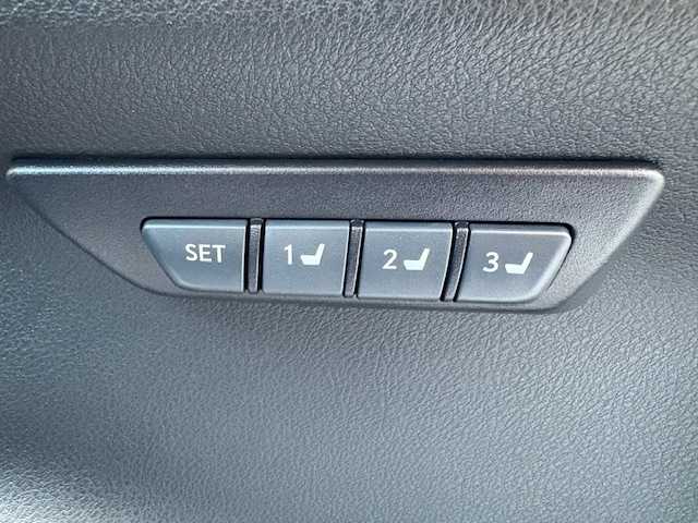 レクサス ＮＸ 200t Fスポーツ 大阪府 2016(平28)年 5.3万km ホワイトノーヴァガラスフレーク パノラマルーフ/純正ナビ/フルセグ/バック/左サイドカメラ/純正オプションエアロ(フロント/サイド)/純正オプションフェンダーアーチモール/純正オプションドアエッジプロテクター/電動リアゲート/ブラックレザーシート/ステアリングヒーター/シートヒーター/エアコン/パワーシート/シートメモリー/三眼LEDヘッドライト/純正アルミホイール/パドルシフト