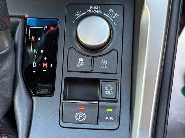 レクサス ＮＸ 200t Fスポーツ 大阪府 2016(平28)年 5.3万km ホワイトノーヴァガラスフレーク パノラマルーフ/純正ナビ/フルセグ/バック/左サイドカメラ/純正オプションエアロ(フロント/サイド)/純正オプションフェンダーアーチモール/純正オプションドアエッジプロテクター/電動リアゲート/ブラックレザーシート/ステアリングヒーター/シートヒーター/エアコン/パワーシート/シートメモリー/三眼LEDヘッドライト/純正アルミホイール/パドルシフト