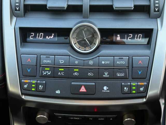 レクサス ＮＸ 200t Fスポーツ 大阪府 2016(平28)年 5.3万km ホワイトノーヴァガラスフレーク パノラマルーフ/純正ナビ/フルセグ/バック/左サイドカメラ/純正オプションエアロ(フロント/サイド)/純正オプションフェンダーアーチモール/純正オプションドアエッジプロテクター/電動リアゲート/ブラックレザーシート/ステアリングヒーター/シートヒーター/エアコン/パワーシート/シートメモリー/三眼LEDヘッドライト/純正アルミホイール/パドルシフト