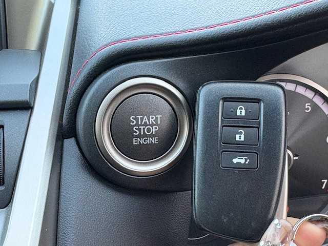 レクサス ＮＸ 200t Fスポーツ 大阪府 2016(平28)年 5.3万km ホワイトノーヴァガラスフレーク パノラマルーフ/純正ナビ/フルセグ/バック/左サイドカメラ/純正オプションエアロ(フロント/サイド)/純正オプションフェンダーアーチモール/純正オプションドアエッジプロテクター/電動リアゲート/ブラックレザーシート/ステアリングヒーター/シートヒーター/エアコン/パワーシート/シートメモリー/三眼LEDヘッドライト/純正アルミホイール/パドルシフト