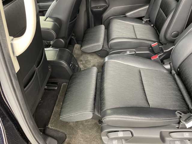 ホンダ オデッセイ ハイブリッド アブソルートセンシングEXパック 兵庫県 2016(平28)年 8万km プレミアムヴィーナスブラックP ・メーカーオプションナビ/・Bluetooth/DVD/CD/HDMI/USB/TV/・全方位カメラ/・ホンダセンシング/・衝突軽減ブレーキ/・歩行者事故低減ステアリング/・アダプティブ・クルーズ・コントロール/・車線維持支援システム/・路外逸脱抑制機能/・誤発進抑制機能/・先行車発進お知らせ機能/・標識認識機能/・ブラインドスポットモニター/・コーナーセンサー/・両側パワースライドドア/・ステアリングスイッチ/・ハーフレザーシート/・運転席パワーシート/・2列目オットマン/・2列目サンシェード/・社外前方ドラレコ/・LEDヘッドライト/・フォグランプ/・純正17インチアルミホイールタイヤ