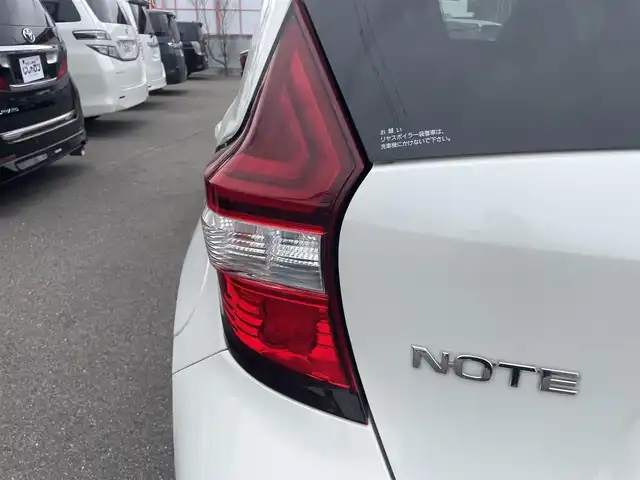 日産 ノート e－パワー ニスモ 和歌山県 2017(平29)年 7.4万km ブリリアントホワイトパール (株)IDOMが運営する【じしゃロン和歌山店】の自社ローン専用車両になります。こちらは現金またはオートローンご利用時の価格です。自社ローンご希望の方は別途その旨お申付け下さい/エマージェンシーブレーキ/レーンディパーチャーウォーニング/アラウンドビューモニター/インテリジェントルームミラー/純正ナビ(CD.DVD.BT.AUX)/フルセグTV/ニスモ専用シート/ETC/プッシュスタート/スマートキー/LEDヘッドライト