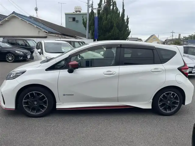 日産 ノート e－パワー ニスモ 和歌山県 2017(平29)年 7.4万km ブリリアントホワイトパール (株)IDOMが運営する【じしゃロン和歌山店】の自社ローン専用車両になります。こちらは現金またはオートローンご利用時の価格です。自社ローンご希望の方は別途その旨お申付け下さい/エマージェンシーブレーキ/レーンディパーチャーウォーニング/アラウンドビューモニター/インテリジェントルームミラー/純正ナビ(CD.DVD.BT.AUX)/フルセグTV/ニスモ専用シート/ETC/プッシュスタート/スマートキー/LEDヘッドライト