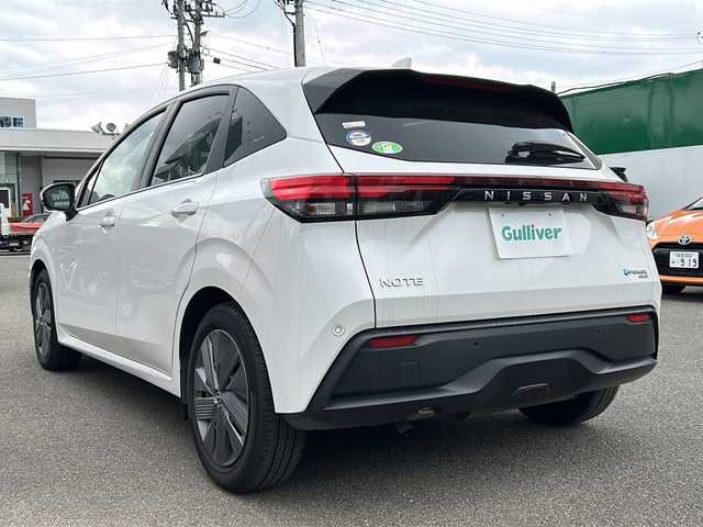 日産 ノート X FOUR 福島県 2022(令4)年 7.8万km ブリリアントホワイトパール ４ＷＤ/純正ディスプレイオーディオ/（ＵＳＢ＆ＢＴ＆ＨＤＭＩ＆Apple car play）/アラウンドビューカメラ/エマージェンシーブレーキ/レーダークルーズコントロール/レーンキープアシスト/ビルトインＥＴＣ/オートライト/ウィンカーミラー/電動格納ミラー/スマートキー/プッシュスタート/Ｗ＋サイドエアバッグ/横滑り防止装置/ＡＢＳ/純正フロアマット