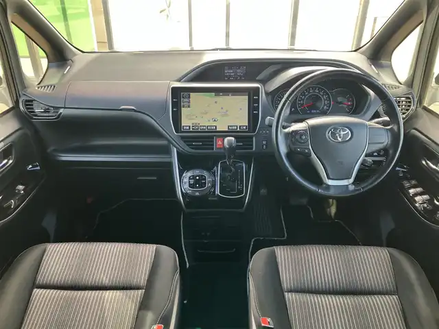 トヨタ ヴォクシー ZS 煌 道南・函館 2018(平30)年 10.4万km ブラック /純正メモリナビ//フルセグTV//夏冬タイヤ//正エンジンスターター//バックカメラ//両側パワースライドドア//ワイパーデアイサー//プリクラッシュセーフティ//レーンディパーチャーアラート//クルーズコントロール//オートマチックハイビーム//LEDヘッドライト//オートライト//スマートキー//エンジンプッシュスタート//ワンオーナー//寒冷地仕様