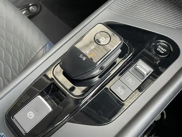日産 ノート オーテック 東京都 2024(令6)年 1.7万km ダークメタルグレー 純正ナビ/ＴＶ/Bluetooth接続/エマージェンシーブレーキ/車線逸脱警報/アダプティブヘッドライト/オートワイパー/オートライト/ステアリングスイッチ/オートエアコン/スマートキー/プッシュスタート