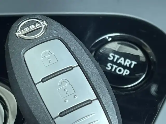 日産 ノート オーテック 東京都 2024(令6)年 1.7万km ダークメタルグレー 純正ナビ/ＴＶ/Bluetooth接続/エマージェンシーブレーキ/車線逸脱警報/アダプティブヘッドライト/オートワイパー/オートライト/ステアリングスイッチ/オートエアコン/スマートキー/プッシュスタート