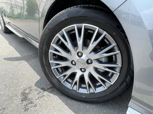 日産 ノート オーテック 東京都 2024(令6)年 1.7万km ダークメタルグレー 純正ナビ/ＴＶ/Bluetooth接続/エマージェンシーブレーキ/車線逸脱警報/アダプティブヘッドライト/オートワイパー/オートライト/ステアリングスイッチ/オートエアコン/スマートキー/プッシュスタート