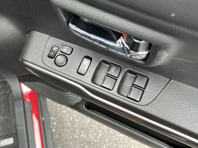 スズキ ハスラー Jスタイル Ⅱ 茨城県 2023(令5)年 1万km フェニックスレッドパール/ソフトベージュメタリック ワンオーナー/純正9inメモリナビ/(地デジTV・CD・DVD・BT・USB・ラジオ再生)/レーダークルーズコントロール/レーンアシスト/スズキセーフティサポート/・デュアルカメラブレーキサポート/・後退時ブレーキサポート/・誤発進抑制/・車線逸脱抑制警報/・標識認識/・先行車発進警報/・アラウンドビューカメラ/シートヒーター/ドライブレコーダー/ETC/オートライト/LEDヘッドライト/純正15inアルミホイール/純正フロアマット/スマートキー/取扱説明書/保証書