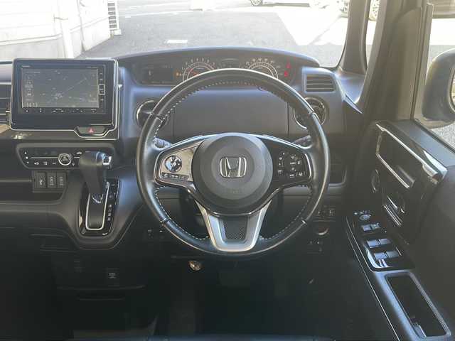 ホンダ Ｎ ＢＯＸ カスタム G L ターボ ホンダセンシング 神奈川県 2018(平30)年 5.4万km プレミアムベルベットパープル・パール 純正ナビ/（CD/DVD/AM/FM/SD/USB/AUX/BT/フルセグTV)/バックカメラ/全方位ドライブレコーダー/ETC/パドルシフト/レーダークルーズコントロール/両側パワースライドドア/純正フロアマット/純正アルミホイール/レーンキープアシスト/横滑り防止装置/プリクラッシュ/コーナーセンサー/アイドリングストップ/オートライト/エンジンスタートボタン/スペアキー×１/保証書/取扱説明書