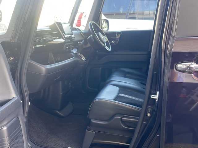 ホンダ Ｎ ＢＯＸ カスタム G L ターボ ホンダセンシング 神奈川県 2018(平30)年 5.4万km プレミアムベルベットパープル・パール 純正ナビ/（CD/DVD/AM/FM/SD/USB/AUX/BT/フルセグTV)/バックカメラ/全方位ドライブレコーダー/ETC/パドルシフト/レーダークルーズコントロール/両側パワースライドドア/純正フロアマット/純正アルミホイール/レーンキープアシスト/横滑り防止装置/プリクラッシュ/コーナーセンサー/アイドリングストップ/オートライト/エンジンスタートボタン/スペアキー×１/保証書/取扱説明書