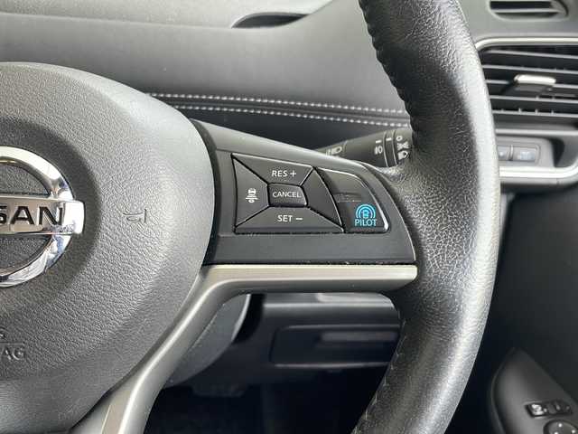 日産 セレナ ハイウェイスター Vセレクション 愛知県 2018(平30)年 4.1万km マルーンレッド 2トーン プロパイロット/衝突軽減システム/純正9型ナビ　ＳＤカードなし/フリップダウンモニター/全方位カメラ/両側パワースライドドア/クルーズコントロール/フルセグ/CD DVD/Bluetooth/バックカメラ/コーナーセンサー/純正アルミホイール/LEDヘッドライト/インテリジェントミラー/オートライト/ドライブレコーダー/ETC/ステアリングスイッチ/スマートキー/プッシュスタート