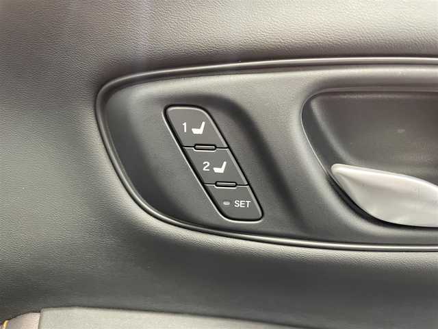 ホンダ ＺＲ－Ｖ ハイブリッド e:HEV Z 鹿児島県 2024(令6)年 2.4万km クリスタルブラックパール ワンオーナー/Honda SENSING/ブラインドスポットインフォメーション/後退出庫サポート/アダプティブドライビングビーム/マルチビューカメラシステム/Honda CONNECTディスプレー＋ETC2.0車載器＋ワイヤレス充電器/本革シート＋運転席8ウェイ助手席4ウェイパワーシート(ドライビングポジションシステム付)/運転席＆助手席シートヒーター/BOSEプレミアムサウンドシステム(12スピーカー)/ハンズフリーアクセスパワーテールゲート(予約クローズ機能付)/18インチアルミホイール(切削＋ベルリナブラック)/ドライブレコーダー【DRH-224SD】/禁煙