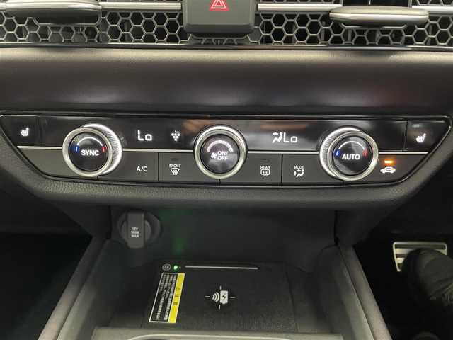 ホンダ ＺＲ－Ｖ ハイブリッド e:HEV Z 鹿児島県 2024(令6)年 2.4万km クリスタルブラックパール ワンオーナー/Honda SENSING/ブラインドスポットインフォメーション/後退出庫サポート/アダプティブドライビングビーム/マルチビューカメラシステム/Honda CONNECTディスプレー＋ETC2.0車載器＋ワイヤレス充電器/本革シート＋運転席8ウェイ助手席4ウェイパワーシート(ドライビングポジションシステム付)/運転席＆助手席シートヒーター/BOSEプレミアムサウンドシステム(12スピーカー)/ハンズフリーアクセスパワーテールゲート(予約クローズ機能付)/18インチアルミホイール(切削＋ベルリナブラック)/ドライブレコーダー【DRH-224SD】/禁煙