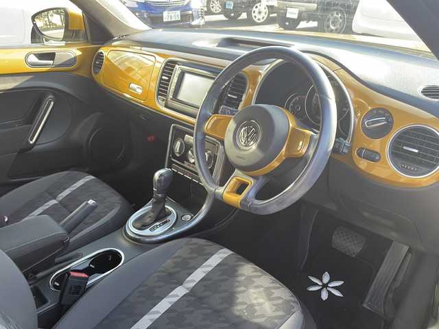 フォルクスワーゲン ザ・ビートル デザイン 兵庫県 2017(平29)年 6.3万km 黄 純正ナビ（AM/FM/BT/CD/DVD)/・フルセグTV/バックモニター/クルーズコントロール/ブラインドスポットモニター/純正マット/電格ミラー