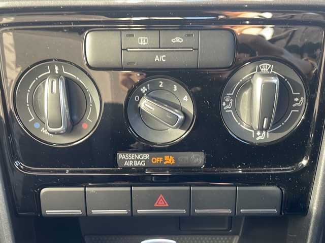 フォルクスワーゲン ザ・ビートル デザイン 兵庫県 2017(平29)年 6.3万km 黄 純正ナビ（AM/FM/BT/CD/DVD)/・フルセグTV/バックモニター/クルーズコントロール/ブラインドスポットモニター/純正マット/電格ミラー