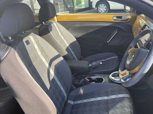 フォルクスワーゲン ザ・ビートル デザイン 兵庫県 2017(平29)年 6.3万km 黄 純正ナビ（AM/FM/BT/CD/DVD)/・フルセグTV/バックモニター/クルーズコントロール/ブラインドスポットモニター/純正マット/電格ミラー