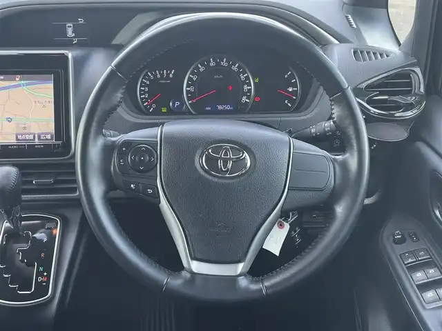 トヨタ ヴォクシー ZS 煌 岡山県 2016(平28)年 7.9万km ブラック 純正9インチナビ　/NSZT-Y64T/フルセグTV、CD、DVD、Bluetooth、AM、FM/バックカメラ/両側パワースライドドア/ETC