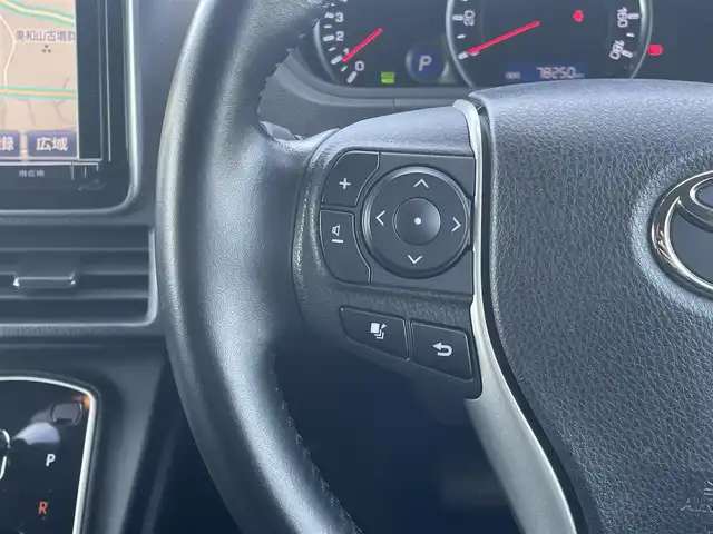 トヨタ ヴォクシー ZS 煌 岡山県 2016(平28)年 7.9万km ブラック 純正9インチナビ　/NSZT-Y64T/フルセグTV、CD、DVD、Bluetooth、AM、FM/バックカメラ/両側パワースライドドア/ETC