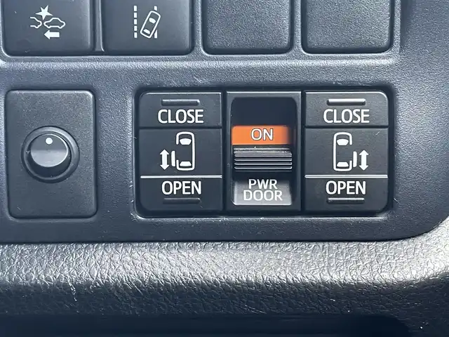 トヨタ ヴォクシー ZS 煌 岡山県 2016(平28)年 7.9万km ブラック 純正9インチナビ　/NSZT-Y64T/フルセグTV、CD、DVD、Bluetooth、AM、FM/バックカメラ/両側パワースライドドア/ETC