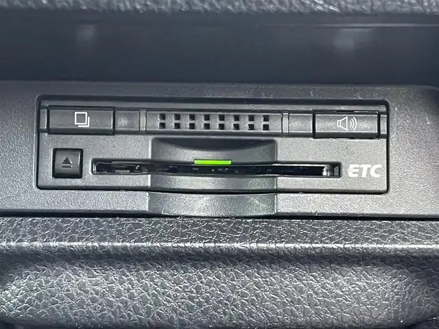 トヨタ ヴォクシー ZS 煌 岡山県 2016(平28)年 7.9万km ブラック 純正9インチナビ　/NSZT-Y64T/フルセグTV、CD、DVD、Bluetooth、AM、FM/バックカメラ/両側パワースライドドア/ETC