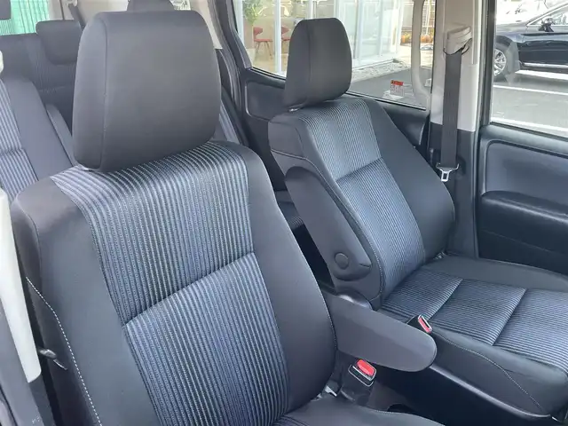 トヨタ ヴォクシー ZS 煌 岡山県 2016(平28)年 7.9万km ブラック 純正9インチナビ　/NSZT-Y64T/フルセグTV、CD、DVD、Bluetooth、AM、FM/バックカメラ/両側パワースライドドア/ETC