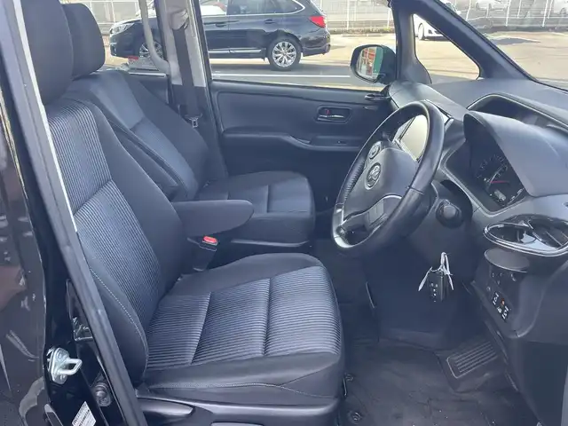 トヨタ ヴォクシー ZS 煌 岡山県 2016(平28)年 7.9万km ブラック 純正9インチナビ　/NSZT-Y64T/フルセグTV、CD、DVD、Bluetooth、AM、FM/バックカメラ/両側パワースライドドア/ETC