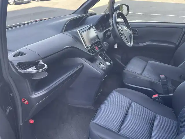 トヨタ ヴォクシー ZS 煌 岡山県 2016(平28)年 7.9万km ブラック 純正9インチナビ　/NSZT-Y64T/フルセグTV、CD、DVD、Bluetooth、AM、FM/バックカメラ/両側パワースライドドア/ETC