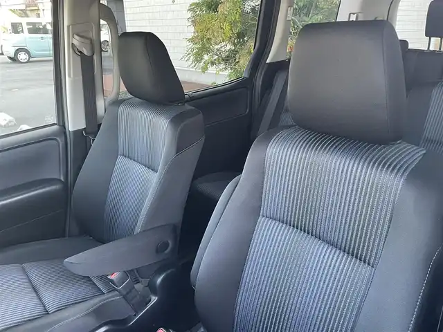 トヨタ ヴォクシー ZS 煌 岡山県 2016(平28)年 7.9万km ブラック 純正9インチナビ　/NSZT-Y64T/フルセグTV、CD、DVD、Bluetooth、AM、FM/バックカメラ/両側パワースライドドア/ETC