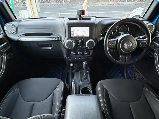 クライスラー・ジープ ジープ ラングラー アンリミテッド サハラ 千葉県 2016(平28)年 8万km 青 取扱説明書、保証書、スペアキー/社外SDナビ　AVIC-RZ103/AM/FM/BT/ワンセグ/クルーズコントロール/ステアリングスイッチ/前後ドライブレコーダー/サイドカメラ/ETC/背面タイヤ/ダウンヒルコントロール/横滑り防止機能/アルパインスピーカー/ルーフキャリア