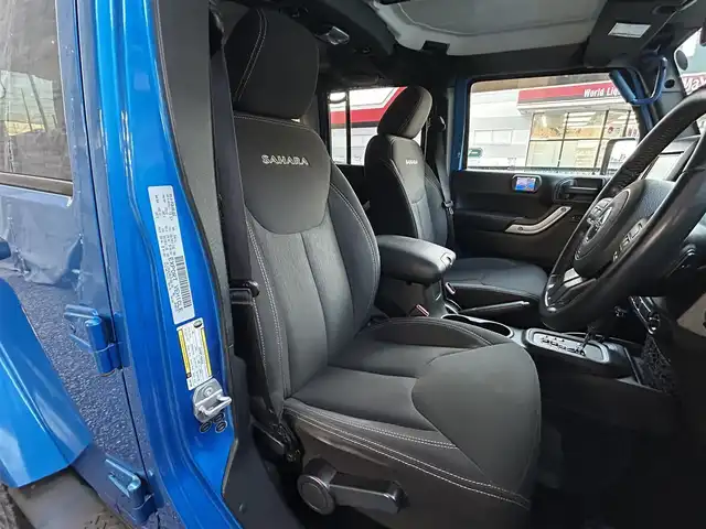 クライスラー・ジープ ジープ ラングラー アンリミテッド サハラ 千葉県 2016(平28)年 8万km 青 取扱説明書、保証書、スペアキー/社外SDナビ　AVIC-RZ103/AM/FM/BT/ワンセグ/クルーズコントロール/ステアリングスイッチ/前後ドライブレコーダー/サイドカメラ/ETC/背面タイヤ/ダウンヒルコントロール/横滑り防止機能/アルパインスピーカー/ルーフキャリア