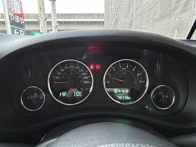 クライスラー・ジープ ジープ ラングラー アンリミテッド サハラ 千葉県 2016(平28)年 8万km 青 取扱説明書、保証書、スペアキー/社外SDナビ　AVIC-RZ103/AM/FM/BT/ワンセグ/クルーズコントロール/ステアリングスイッチ/前後ドライブレコーダー/サイドカメラ/ETC/背面タイヤ/ダウンヒルコントロール/横滑り防止機能/アルパインスピーカー/ルーフキャリア