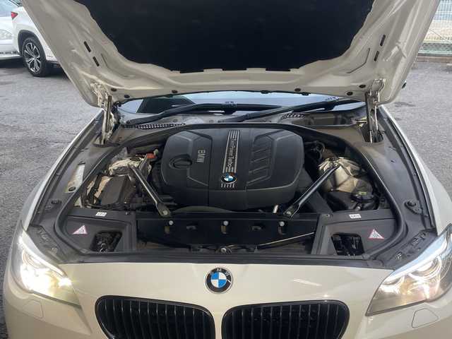 ＢＭＷ ５２３ｄ ツーリング Mスポーツ ハイライン 神奈川県 2016(平28)年 9.7万km 白 メーカーナビ/フルセグテレビ/バックカメラ/BT/クルーズコントロール/サンルーフ/レザーシート/シートヒーター/パワーシート/パワーバックドア/パドルシフト/電動パーキング/プッシュスタート/パワーバックドア/コナーセンサー/ETC/フロアマット