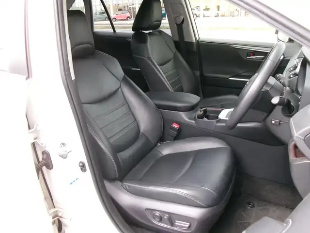 トヨタ ＲＡＶ４ G 群馬県 2019(令1)年 8.5万km ホワイトパールクリスタルシャイン ワンオーナー/パノラマムーンルーフ/モデリスタエアロ/9インチSDナビ/フルセグテレビ/バックカメラ/TVキャンセラー/ステアリングヒーター/パワーシート/パワーバックドア/Toyota Safety Sense/ブラインドスポットモニター/リヤクロストラフィックアラート