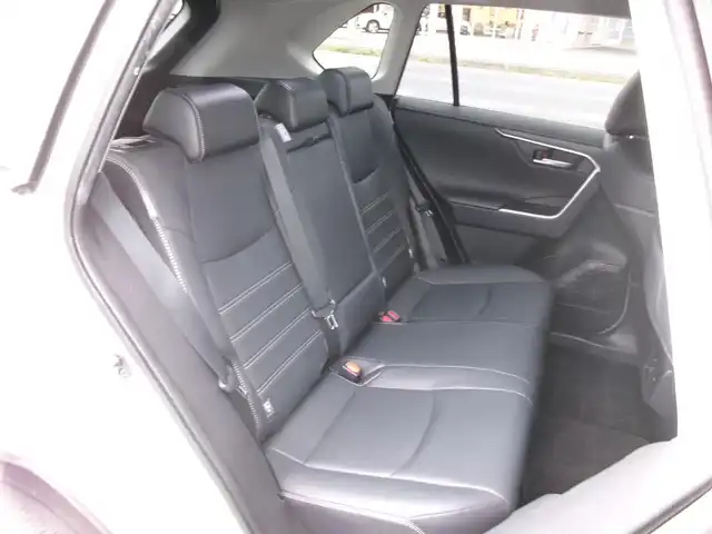 トヨタ ＲＡＶ４ G 群馬県 2019(令1)年 8.5万km ホワイトパールクリスタルシャイン ワンオーナー/パノラマムーンルーフ/モデリスタエアロ/9インチSDナビ/フルセグテレビ/バックカメラ/TVキャンセラー/ステアリングヒーター/パワーシート/パワーバックドア/Toyota Safety Sense/ブラインドスポットモニター/リヤクロストラフィックアラート