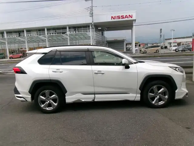 トヨタ ＲＡＶ４ G 群馬県 2019(令1)年 8.5万km ホワイトパールクリスタルシャイン ワンオーナー/パノラマムーンルーフ/モデリスタエアロ/9インチSDナビ/フルセグテレビ/バックカメラ/TVキャンセラー/ステアリングヒーター/パワーシート/パワーバックドア/Toyota Safety Sense/ブラインドスポットモニター/リヤクロストラフィックアラート