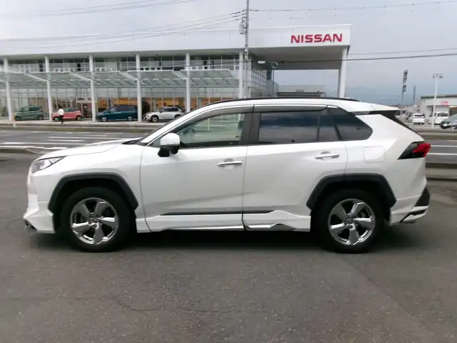 トヨタ ＲＡＶ４ G 群馬県 2019(令1)年 8.5万km ホワイトパールクリスタルシャイン ワンオーナー/パノラマムーンルーフ/モデリスタエアロ/9インチSDナビ/フルセグテレビ/バックカメラ/TVキャンセラー/ステアリングヒーター/パワーシート/パワーバックドア/Toyota Safety Sense/ブラインドスポットモニター/リヤクロストラフィックアラート
